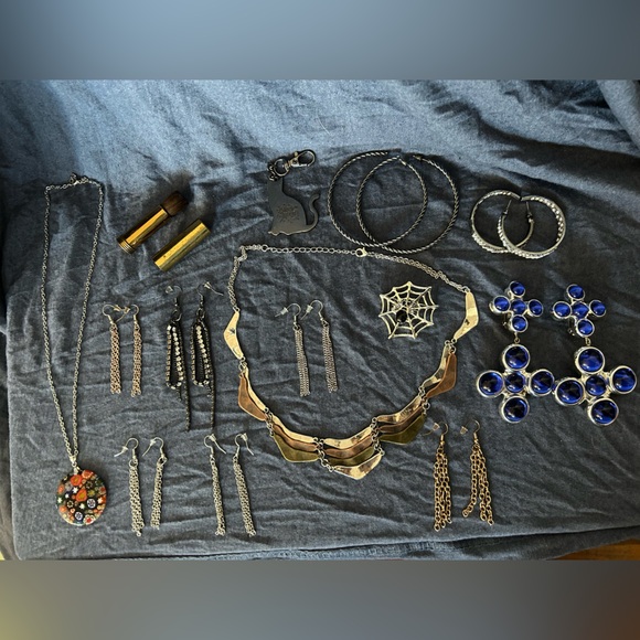 Vintage Jewelry - 14 piece modern jewelry bundle